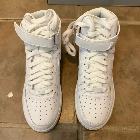 NEW IN BOX Nike Air Force 1 High - White Gum (GS) - Picture 4 of 6